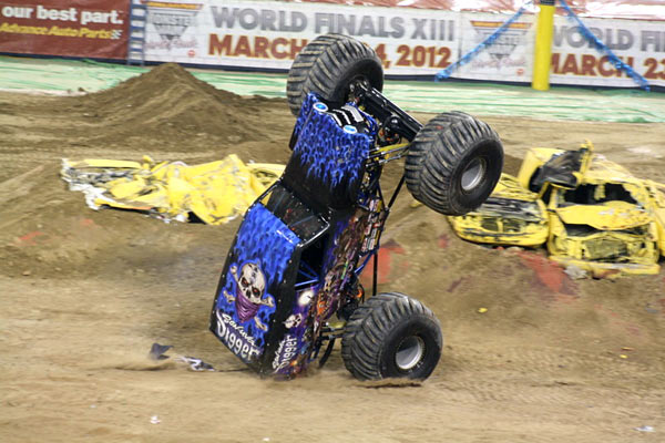 Traxxas Wheelie Bar Mount In Blue - For Bandit, Rustler, Slash & Stampede RC Cars