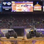 Neil Elliott (Max-D) vs. Lucas Oil Crusader - St. Louis Monster Jam 2015