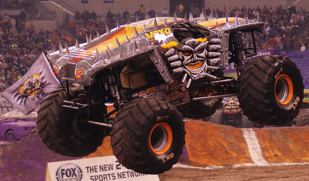 Включи монстр на английском. Monster Jam 2004. Monster Jam Cyborg 2001. Axel Monster Jam самосвал. Monster Jam fortunblack.