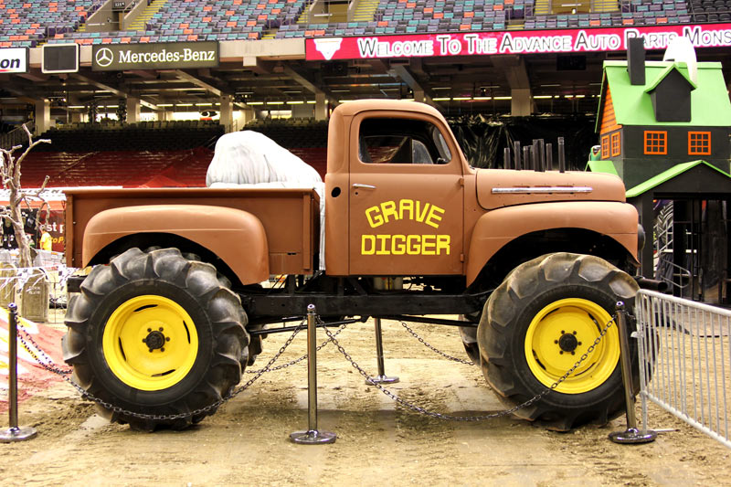 Monster Jam - Nitro Hornet Freestyle In New Orleans - Jan 25, 2014 