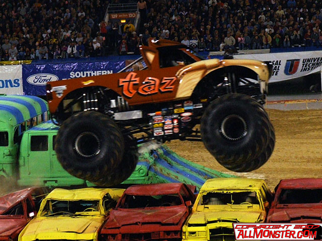 Monster Jam is Coming to Orlando! 👾🚚