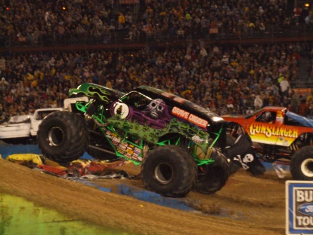 Monster Jam Orlando Florida - Trippin with Tara